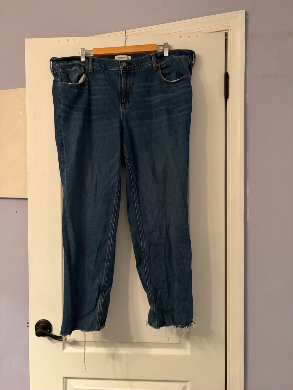 Abercrombie & Fitch Jeans in Dark Blue Wash Curve Love 90’s Straight MidRise